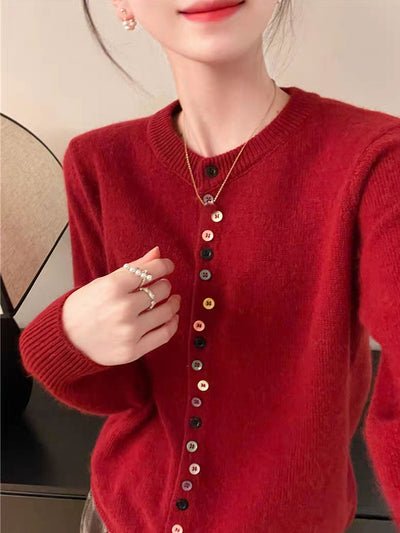 Strickjacke mit Rundhalsausschnitt | Bunte Knöpfe | Klassischer Schnitt
