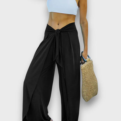 Narella – Sommerhose mit Wickeleffekt und Bindegürtel