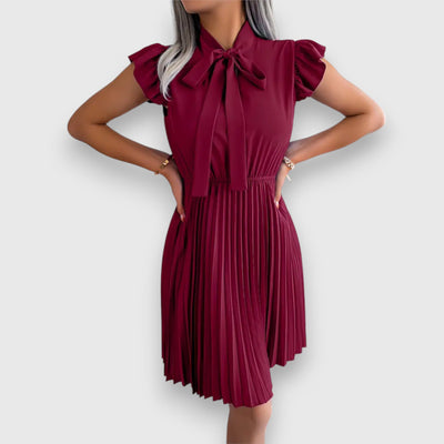 Nivara – Plissiertes Kleid mit femininer Note