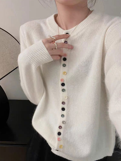 Strickjacke mit Rundhalsausschnitt | Bunte Knöpfe | Klassischer Schnitt