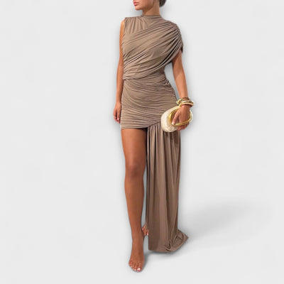 Liliane – Schmal geschnittenes Plisseekleid mit Rundhalsausschnitt