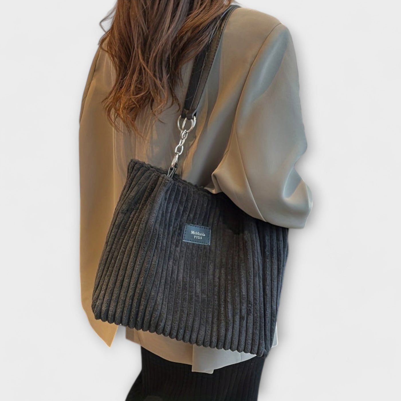 Malva – Weiche Schultertasche aus Velours