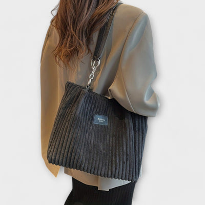 Malva – Weiche Schultertasche aus Velours