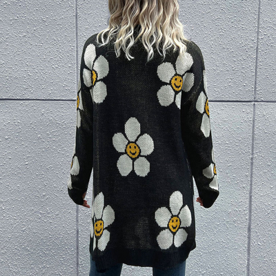 Lucine - Feminine Strickjacke mit Blumenmuster und verspieltem Charme