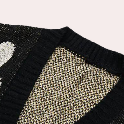 Lucine - Feminine Strickjacke mit Blumenmuster und verspieltem Charme