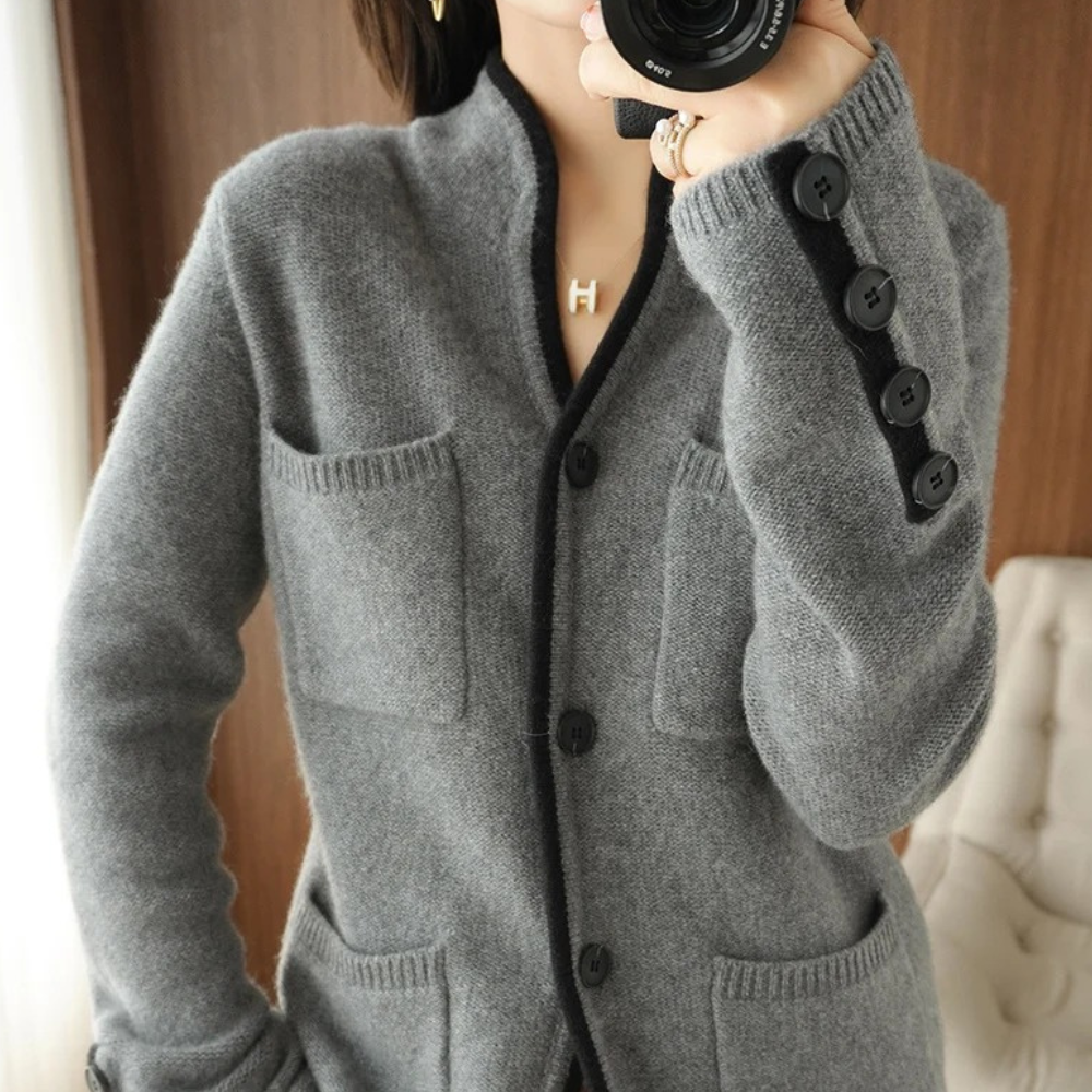 Elegante und bequeme Damen-Strickjacke von Mahaut