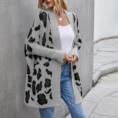 ORINTHIA - Trendige Damen Strickjacke mit Leopardenmuster