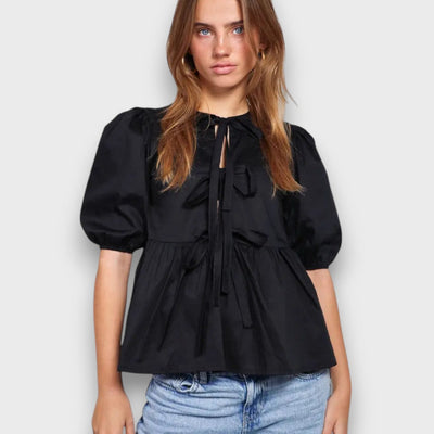 Liora – Romantische Bluse mit Schleifendetail