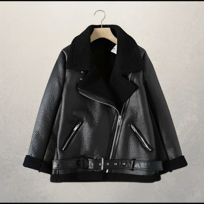 50% RABAT | CloudJacket™ | Stilvolle Leder-Bikerjacke mit Polokragen und Gürtel