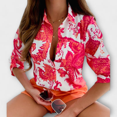 Lorena – Hemdbluse mit grafischem Print und Retro-Flair